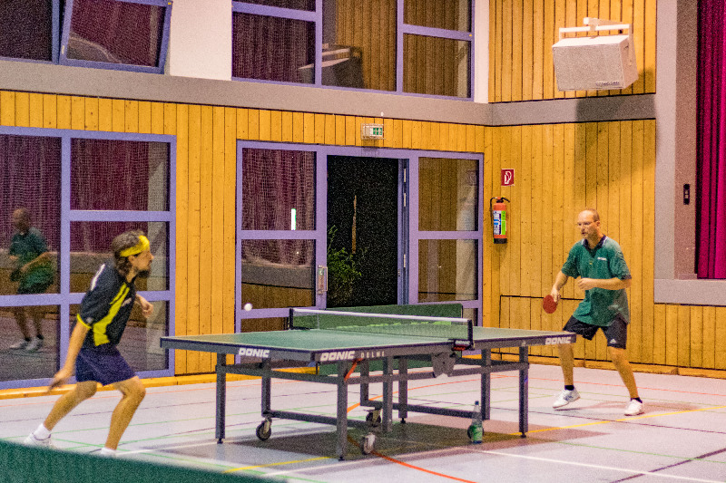 Vorrundenduell: Peter Magyar gegen Rainer Baumgärtner